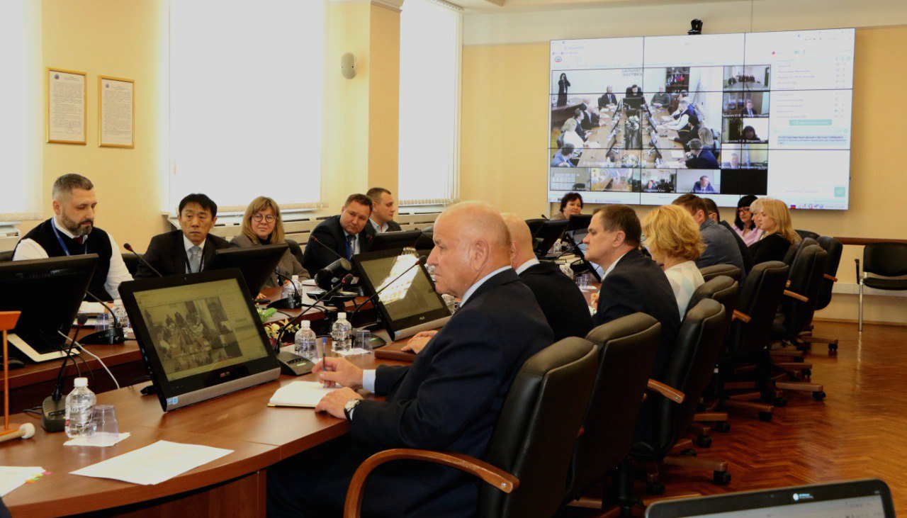 05.2025 г. Хабаровск. Совещание с участием гендиректора Предприятия и представителей работников филиала.