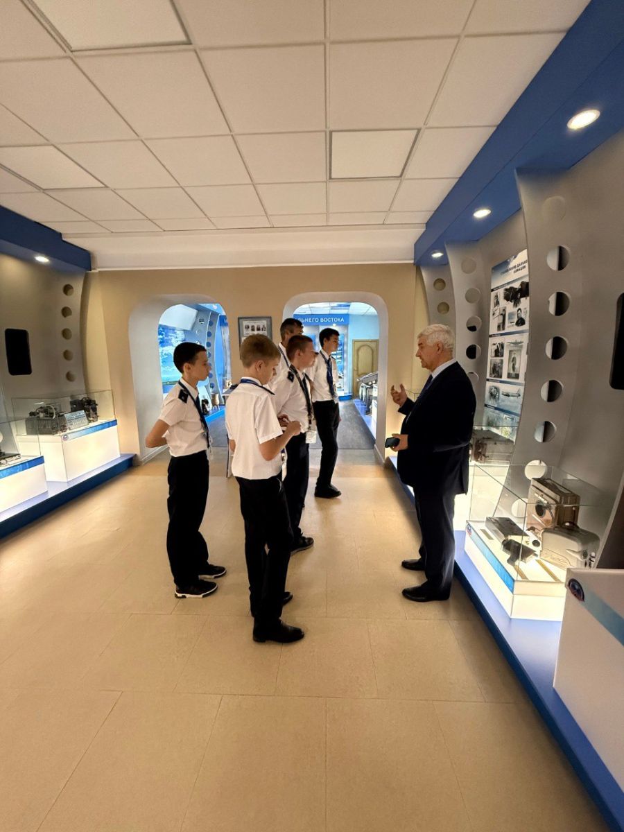 2025 г.  Ученики «Школы будущих пилотов ГА» из Комсомольска-на-Амуре на экскурсии в музее филиала «Аэронавигация Дальнего Востока».