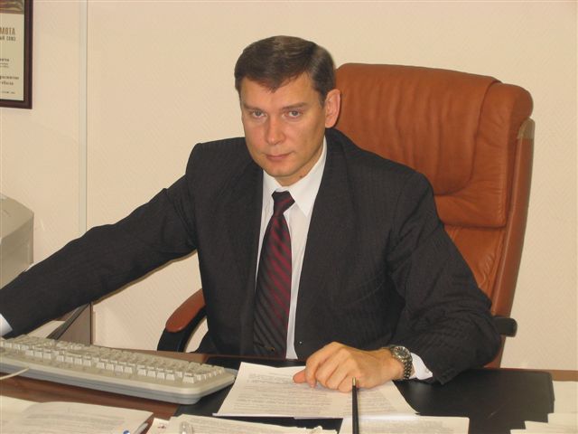 Первый руководитель Института аэронавигации - Ежов Валерий Иванович.