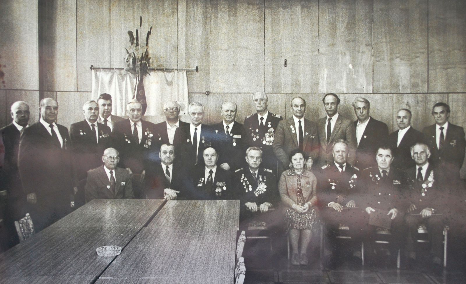 Степанковский С.А. среди ветеранов 1987 год (сидит первый слева) .