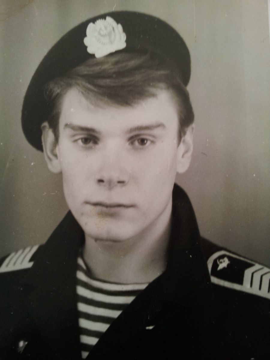 1985 г. Курсант (старшина 3-ей роты) Кировоградского лётно-штурманского училища гражданской авиации.